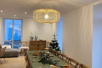 Image de Grande maison rénovée, à 400 mètres de la mer!