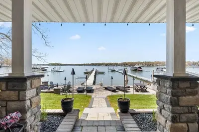 Image de Lakefront home with private dock and firepit - Sleeps 12 | Magician Lake Breeze
