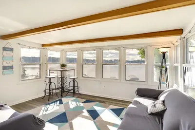 Image de Sister Lakes Cottage w/ Dock & Grill!