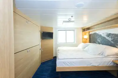 Croisière sur le MS Spitsbergen : Exploration de la Côte Est du Groenland 