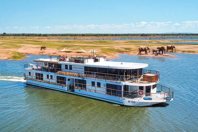 Croisière sur le RV African Dream (ou similaire) : Safari-croisière au fil du Zambèze : Afrique du Sud, Botswana, Namibie, Zimbabwe  (11A_PP) 