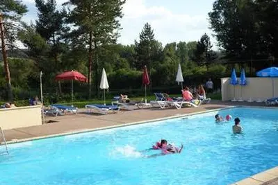 Camping Les Pinasses La Chapelle devant Bruyères