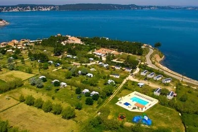 Camping Felix De La Bastide (Saint-Mitre-les-Remparts à 8 km)