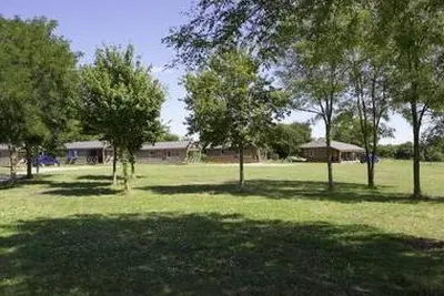 Camping Base De Loisirs De Goule (Bessais-le-Fromental à 9 km)