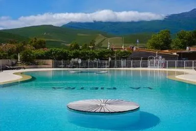 Camping La Pietra (Pietracorbara à 13 km)