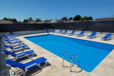 Camping Le Clos Savoye (Biville-sur-Mer à 13 km)