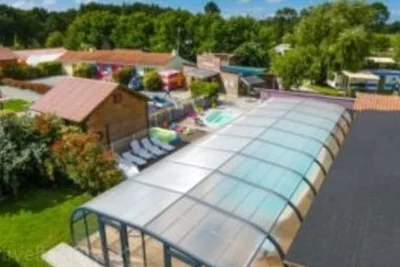 Camping Les P'tites Maisons Dans La Prairie (Sallertaine à 15 km)