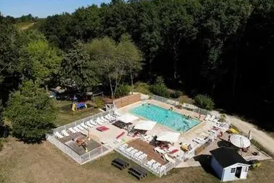 Camping Domaine De Corneuil (Saint-Sulpice-de-Mareuil à 14 km)