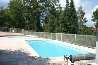 Camping Les Chelles (Olliergues à 7 km)