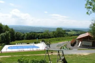 Camping Le Mont Bartoux (Vollore-Ville à 14 km)