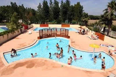 Camping Les Berges Du Canal (Villeneuve-lès-Béziers à 3 km)