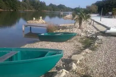 Camping Les Lacs D'armagnac (Bretagne-d'Armagnac à 5 km)