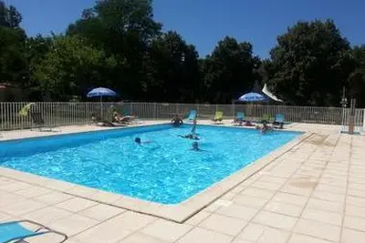 Camping Les Rives Du Ceou (Saint-Chamarand à 10 km)