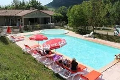 Camping Causses Et Vallees Vacances (Saint-Georges-de-Luzençon à 8 km)