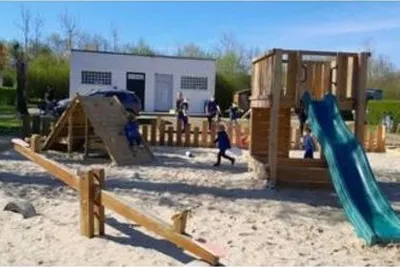 Camping De La Route Fleurie (Saint-Georges à 8 km)