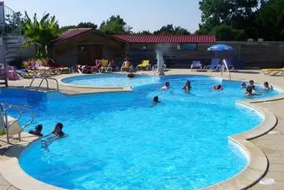 Camping Le Parc De La Greve (l'Aiguillon-sur-Vie à 4 km)