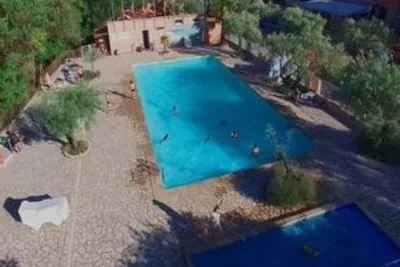 Camping L'oliveraie (Laurens à 15 km)