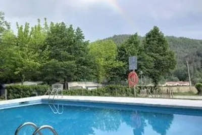 Camping La Soleia d'Oix (Oix à 49 km)