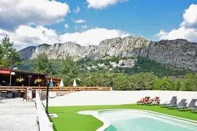 Camping La Pinatelle (Saint-Auban à 15 km)