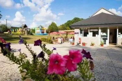 Camping Le Bois Fleuri 