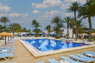 Mon French Club Hari Club Beach Resort