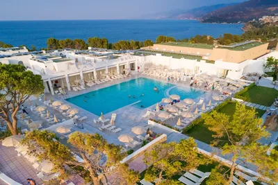 Hôtel Pollina Resort 4*