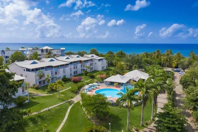 Hôtel Karibea Les Amandiers 3* avec location de voiture et croisière en catamaran