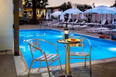 Pollis Hôtel 4*