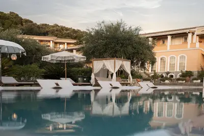 Nefeli Hotel 3*
