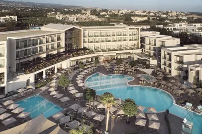 Hôtel Atlantica Mare Village Paphos 5*