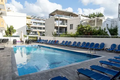 Hôtel Pela Maria 3*