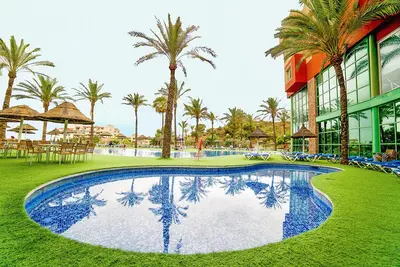 Hôtel Holiday World RIWO 4*