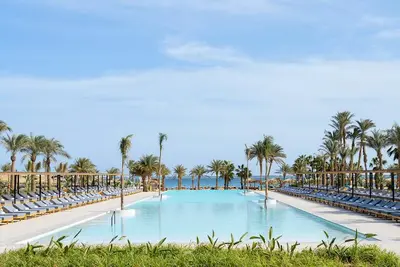 Hôtel Serry Beach Resort 5*