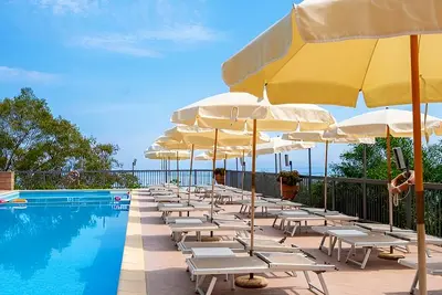 Hôtel Antares 4*