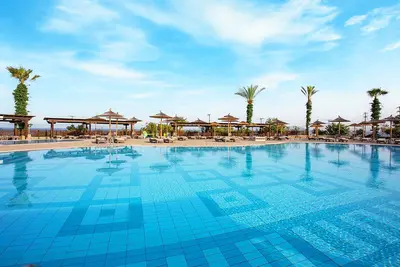 Hôtel Grand Blue Beach 5*