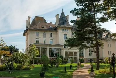 Hôtel Villa Caroline 3*