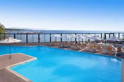 Hôtel Ramada Attica Riviera