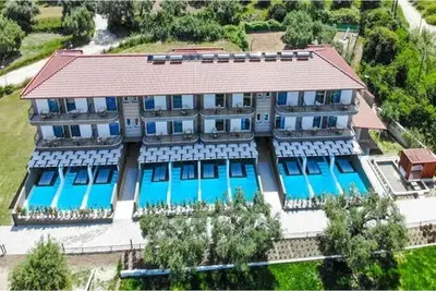 Royal Hôtel & Suites By Ôvoyages