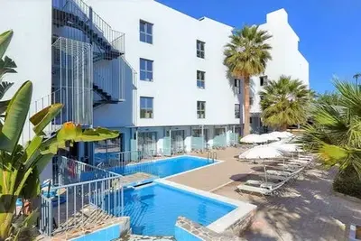 Hôtel Pollis Hotel