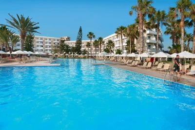 Hôtel Louis Phaethon Beach