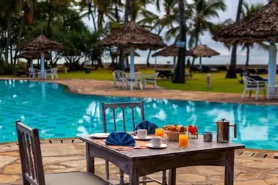 Hôtel Neptune Palm Beach Boutique Resort & Spa 4* + Safari 1 Nuit