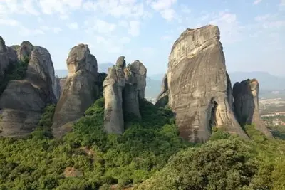 Autotour Peloponnèse, côtes lonnienes et Meteores