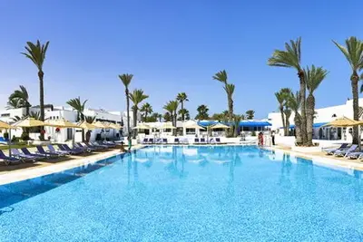 Mon French Club Hari Club Beach Resort