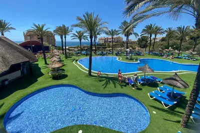 Hôtel Holiday World Riwo