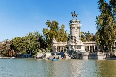 Voco Madrid Retiro 4*