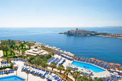 Hôtel Corinthia St George's Bay 5*