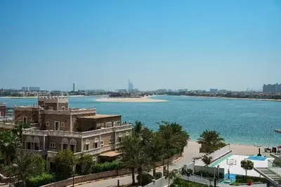 Hôtel Th8 Palm Hotel