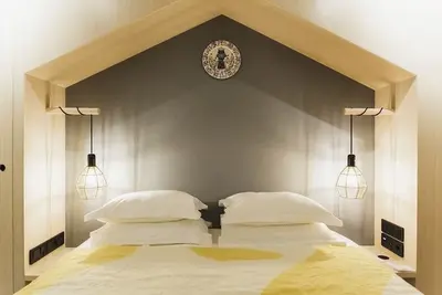 Hôtel With Urban Deli