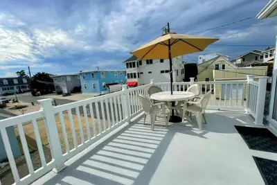 Ez 4 Minute Walk 2 Beach, Bay & Eats Clean 2 Br Linens Bbq 4 Badges Beach Chairs