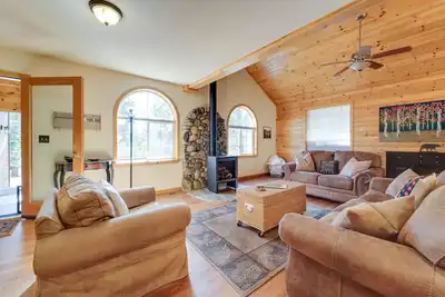 Image de Rustic Truckee Cabin Retreat w/ Community Pool!